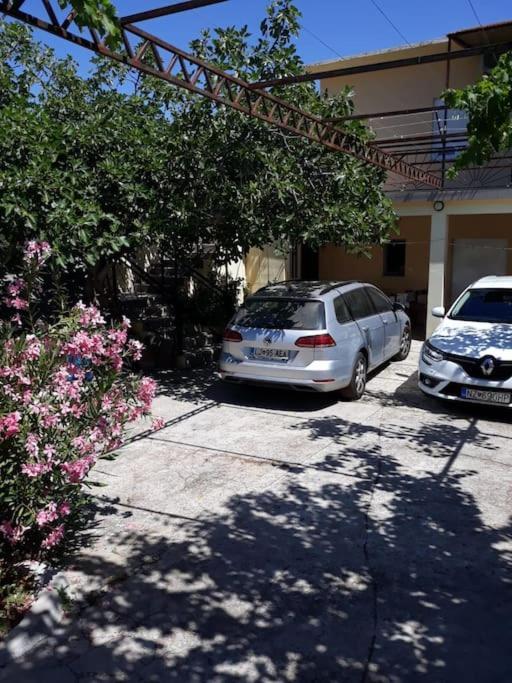 Matija I Bartol Apartment Pirovac Bagian luar foto