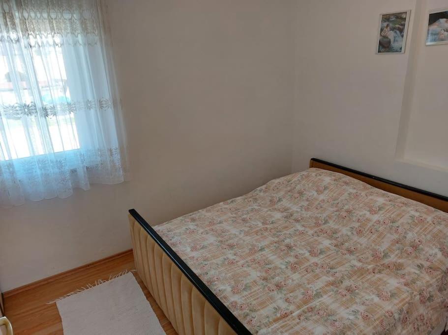 Matija I Bartol Apartment Pirovac Bagian luar foto